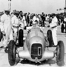 Start zum Internationalen Eifelrennen auf dem Nürburgring, 3. Juni 1934. Manfred von Brauchitsch gewann das Rennen mit einem Mercedes-Benz Formel-Rennwagen W 25.